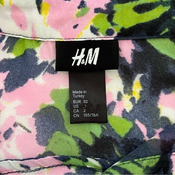 H&M Floral Button Down Blouse, Size 2 - Picture 7 of 9